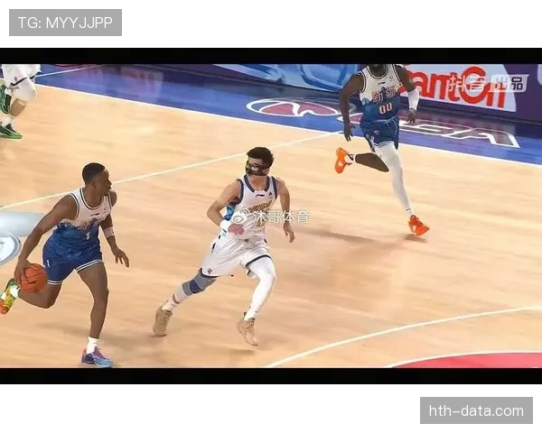 埃斯防线稳固，防守出色助球队状态回升冲击联赛冠军