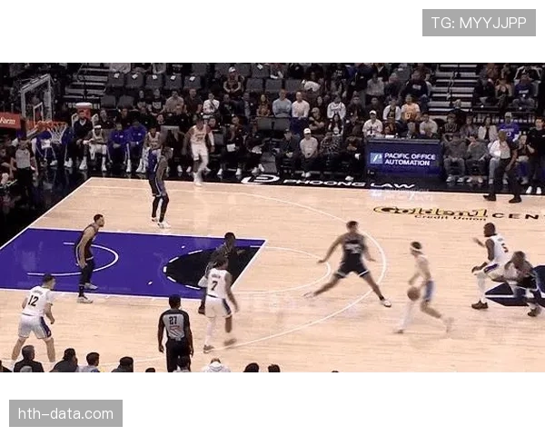 艾顿高效内线持球策应提升球队挡拆终结率