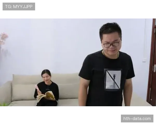 余依婷家里到底藏了多少零花钱？那些细节看得我眼睛都直了！